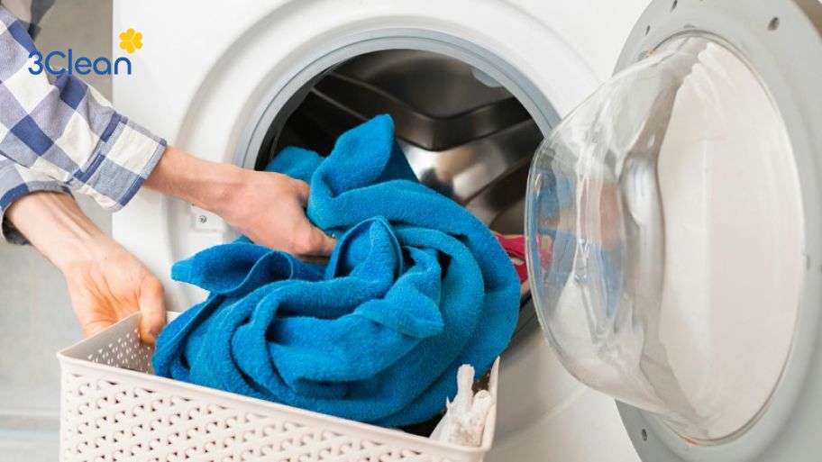 Bước 4: Cho chăn lông vào máy giặt đúng cách