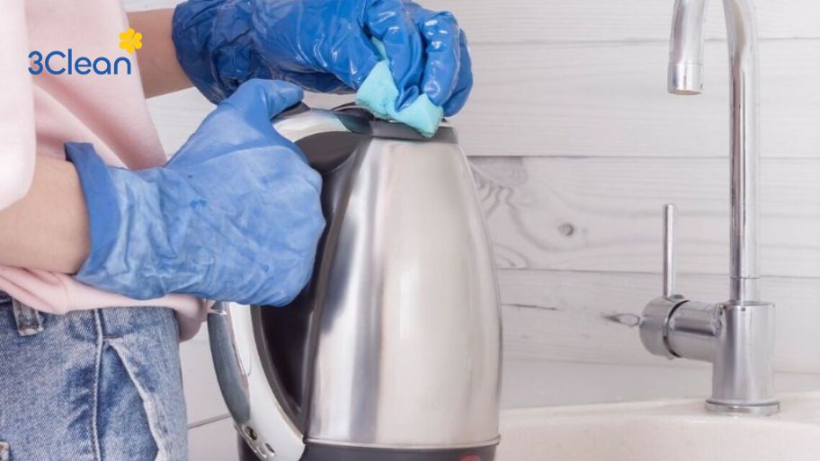 Bước 4: Kiểm tra và thực hiện vệ sinh lại ấm siêu tốc nếu cần