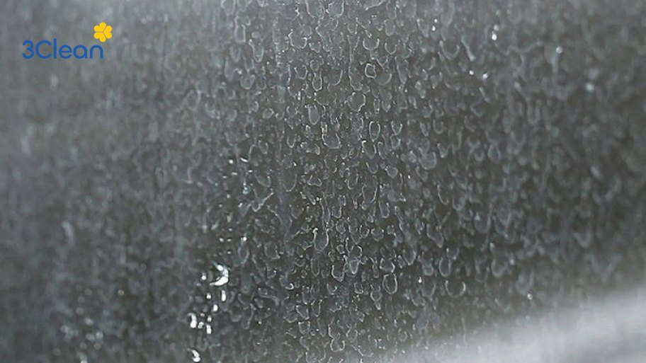 Những lý do làm kính nhà tắm bị ố mờ, bám nhiều vết bẩn