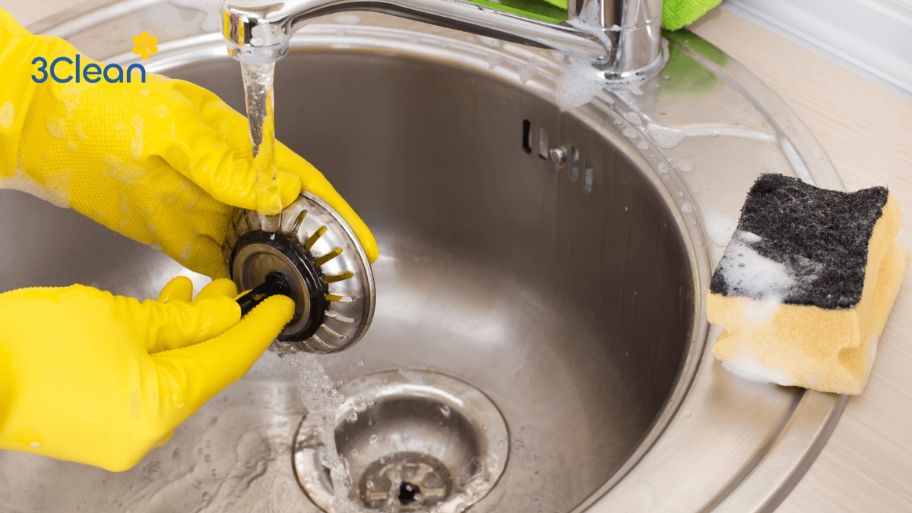 Hướng dẫn thông tắc bồn rửa bát bằng tay