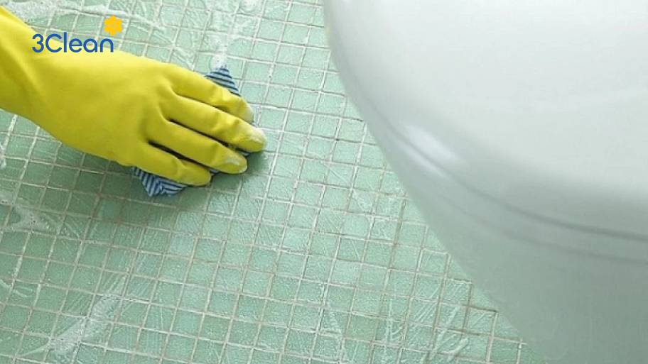 Dùng baking soda tẩy sàn ố vàng giúp làm sạch vết bẩn cứng đầu hiệu quả, an toàn.