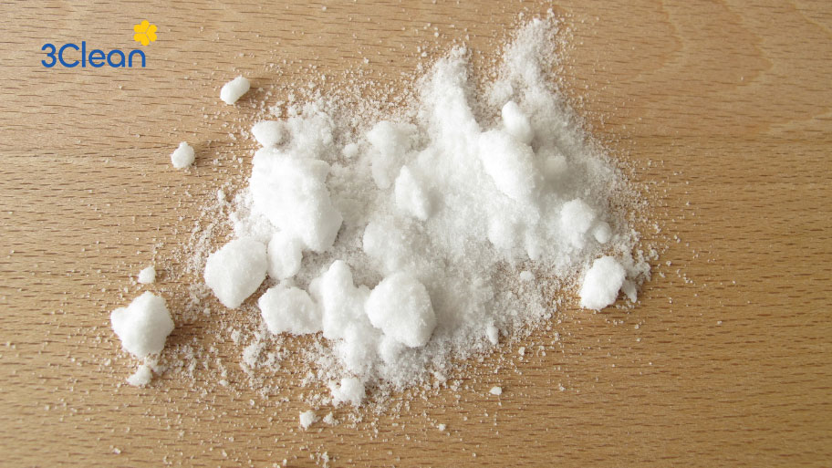 Dùng chất tẩy trắng hay Amoniac để loại bỏ nấm mốc và vết bẩn cứng đầu