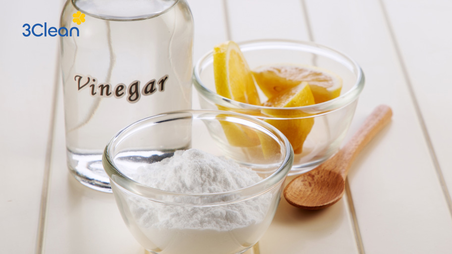 Hỗn hợp giấm và muối ăn giúp đánh bay các cặn bẩn, mảng ố vàng