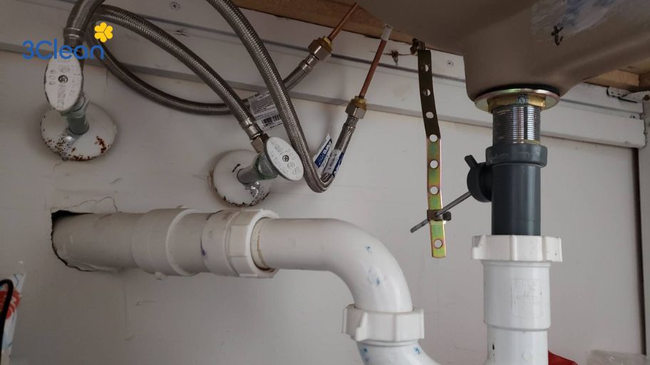 Lưu ý cần biết khi vệ sinh đường ống thoát nước bồn rửa bát        