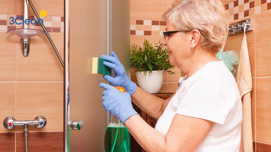 Những lưu ý cần biết khi làm sạch kính nhà tắm tại nhà