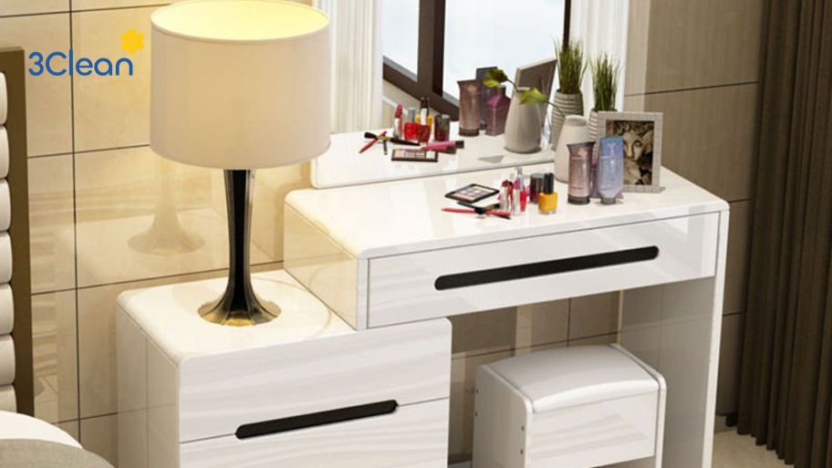 Những sai lầm cần tránh khi vệ sinh bàn trang điểm