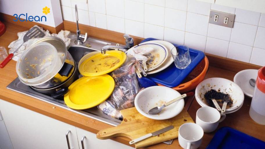 Hướng dẫn cách rửa chén bát hiệu quả và nhanh chóng tại nhà Phân loại chén bát trước khi rửa để việc vệ sinh trở nên dễ dàng hơn.