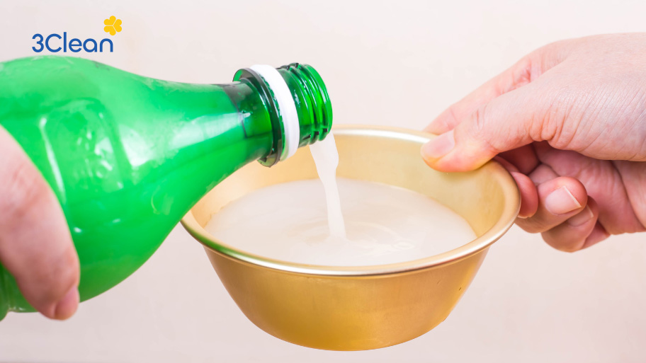 Rượu gạo có khả năng tiêu diệt vi khuẩn bám lâu ngày và khử mùi hôi khó chịu