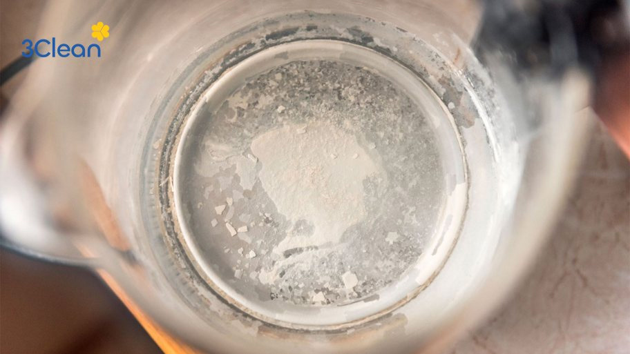 Trong nước có chứa nhiều Canxi và Magie cũng là nguyên nhân làm cho ấm bị cặn vôi bám