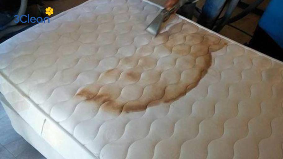 Xử lý vết ố lâu ngày trên nệm cao su đơn giản tại nhà