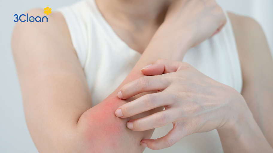 Vòi hoa sen nếu như không được vệ sinh định kỳ có thể gây da bị dị ứng, nổi mẫn đỏ