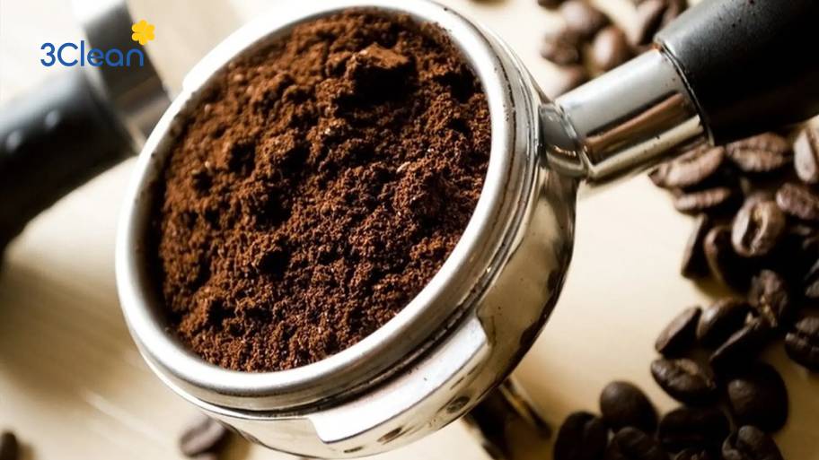 Bã cà phê có khả năng hấp thụ mùi cực tốt