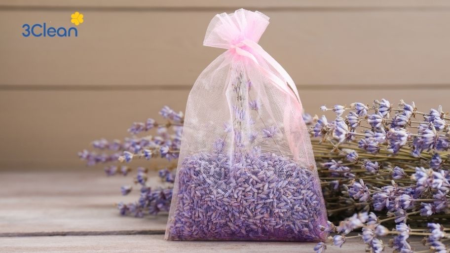 Sử dụng hoa khô và các loại thảo mộc để làm túi thơm cho những không gian kín và nhỏ