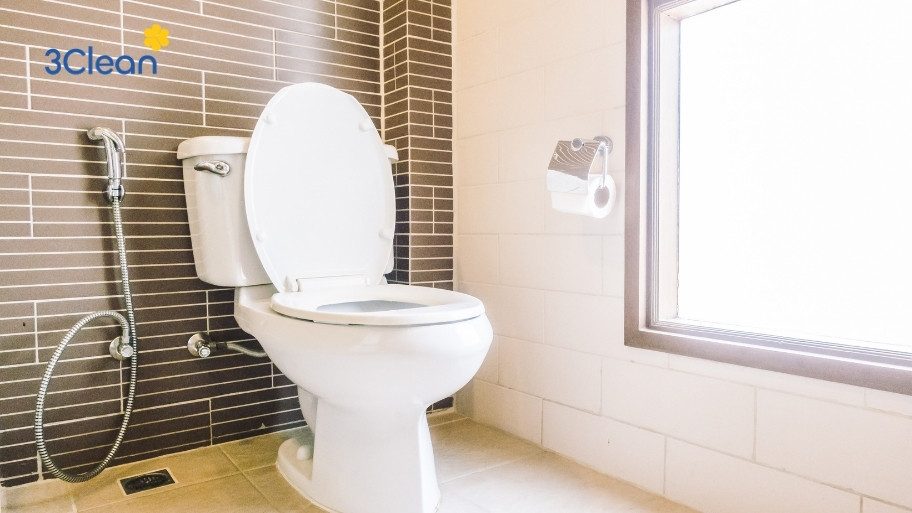 Kiểm tra phần chân bồn cầu có bị rò rỉ nước hay không