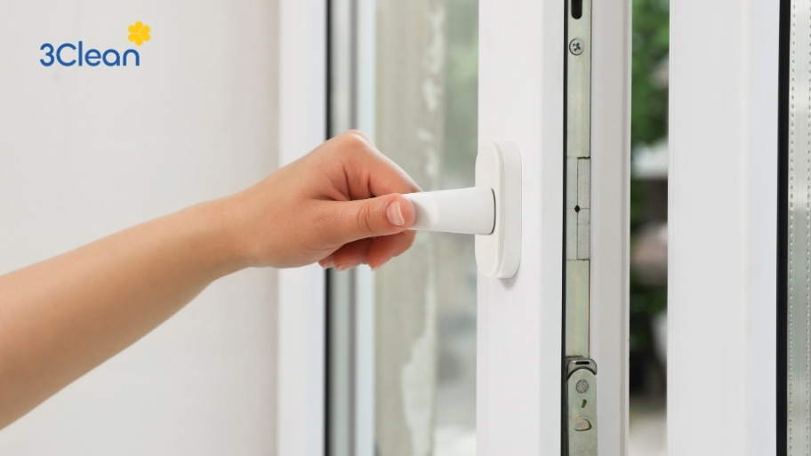Thường xuyên mở cửa để có thêm ánh sáng tự nhiên và giúp căn phòng trở nên thông thoáng hơn