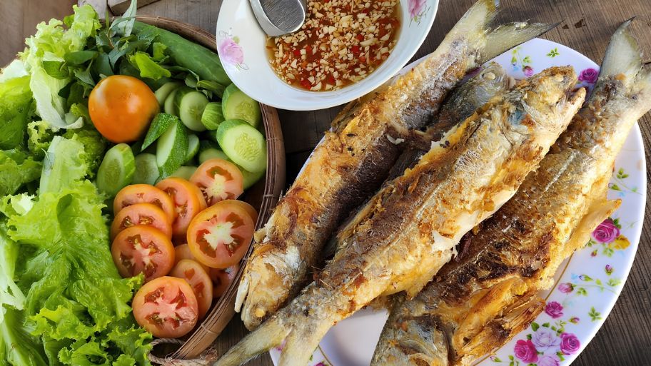 Cá chét làm món gì ngon? Khám phá hương vị từ cá chét Cá chét chiên chấm mắm