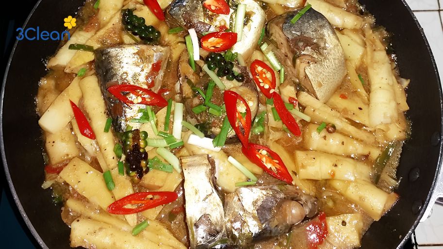Cá saba kho măng
