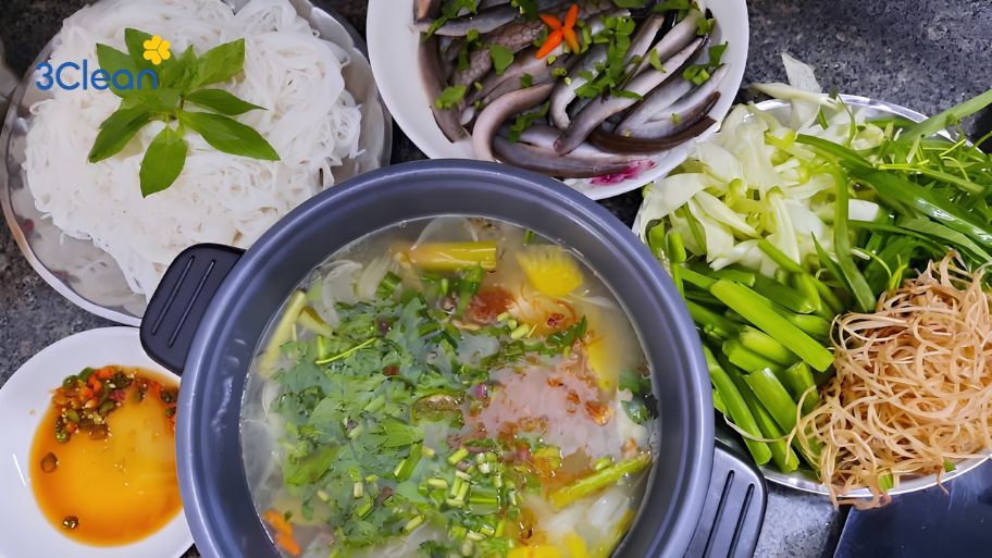 Lẩu cá chạch nấu mẻ